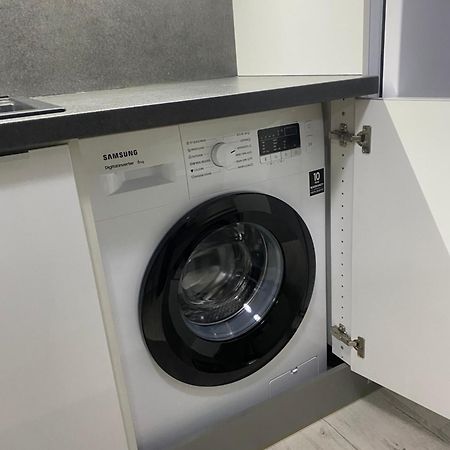 Design Apartment, The City Centre Close To The Health Spa Πιεστάνυ Εξωτερικό φωτογραφία
