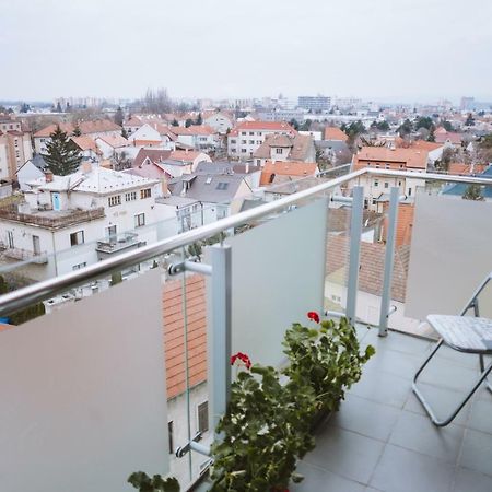 Design Apartment, The City Centre Close To The Health Spa Πιεστάνυ Εξωτερικό φωτογραφία
