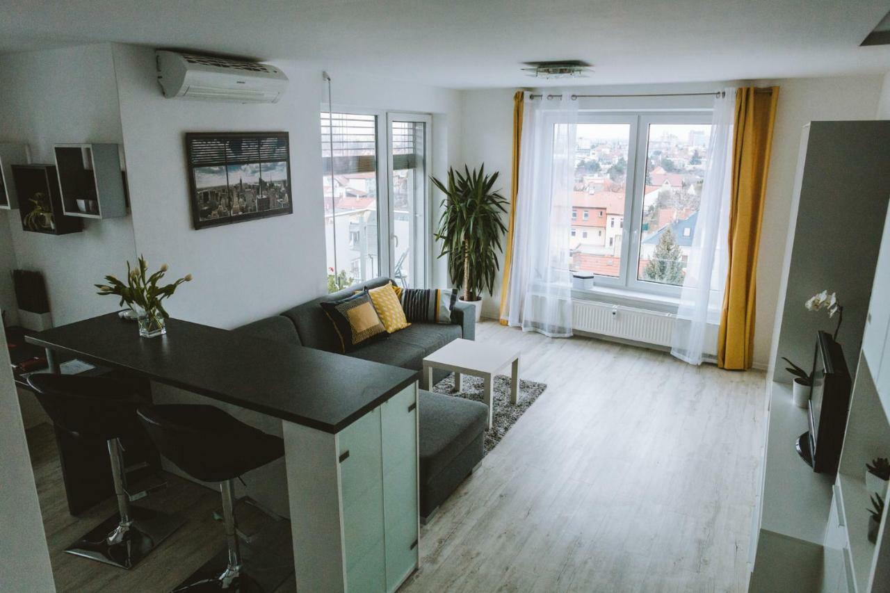 Design Apartment, The City Centre Close To The Health Spa Πιεστάνυ Εξωτερικό φωτογραφία