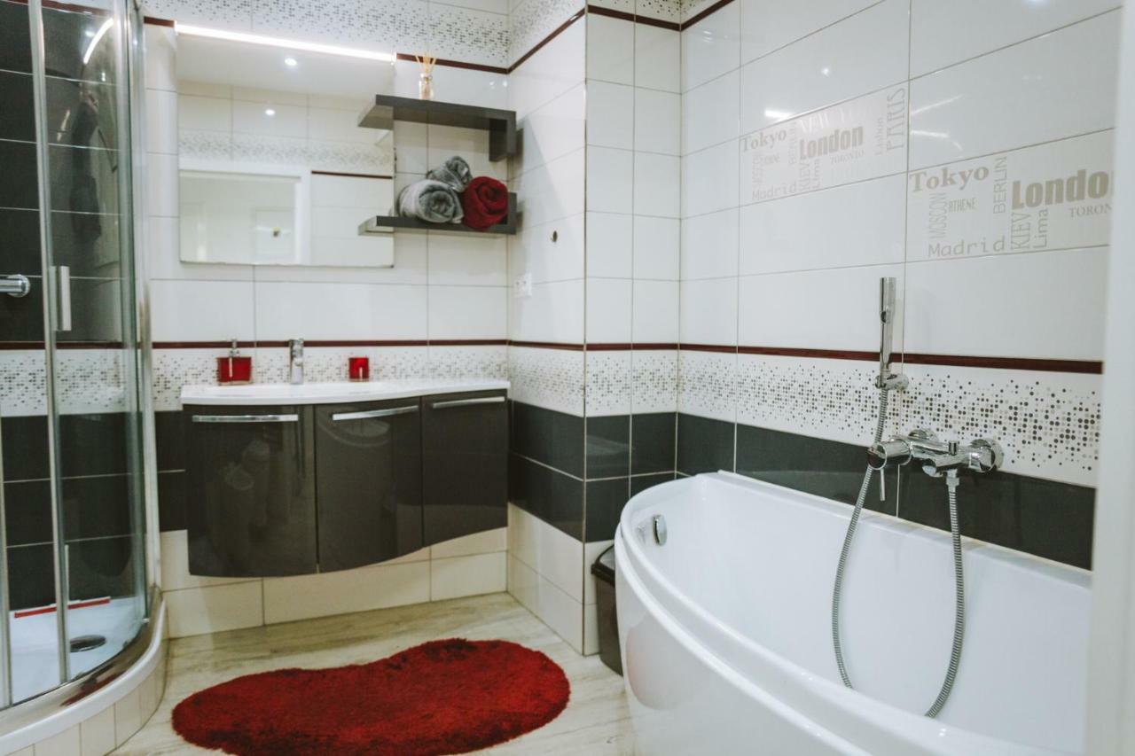 Design Apartment, The City Centre Close To The Health Spa Πιεστάνυ Εξωτερικό φωτογραφία