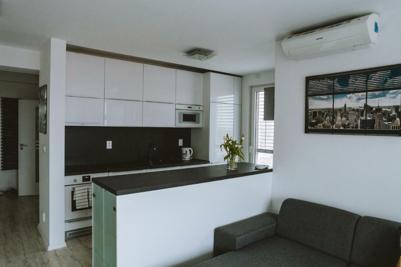 Design Apartment, The City Centre Close To The Health Spa Πιεστάνυ Εξωτερικό φωτογραφία