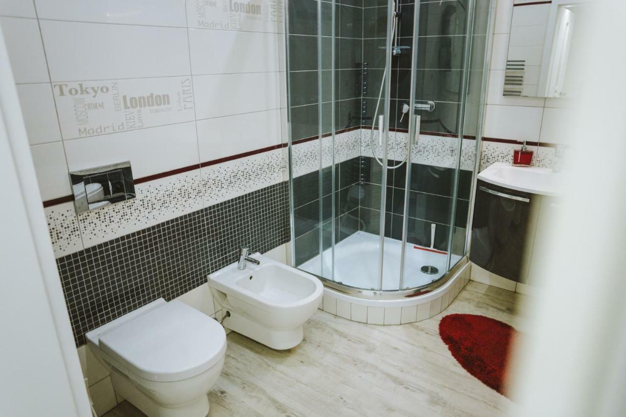 Design Apartment, The City Centre Close To The Health Spa Πιεστάνυ Εξωτερικό φωτογραφία