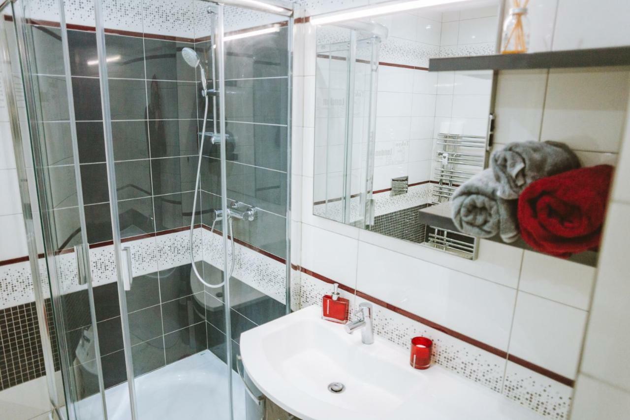 Design Apartment, The City Centre Close To The Health Spa Πιεστάνυ Εξωτερικό φωτογραφία