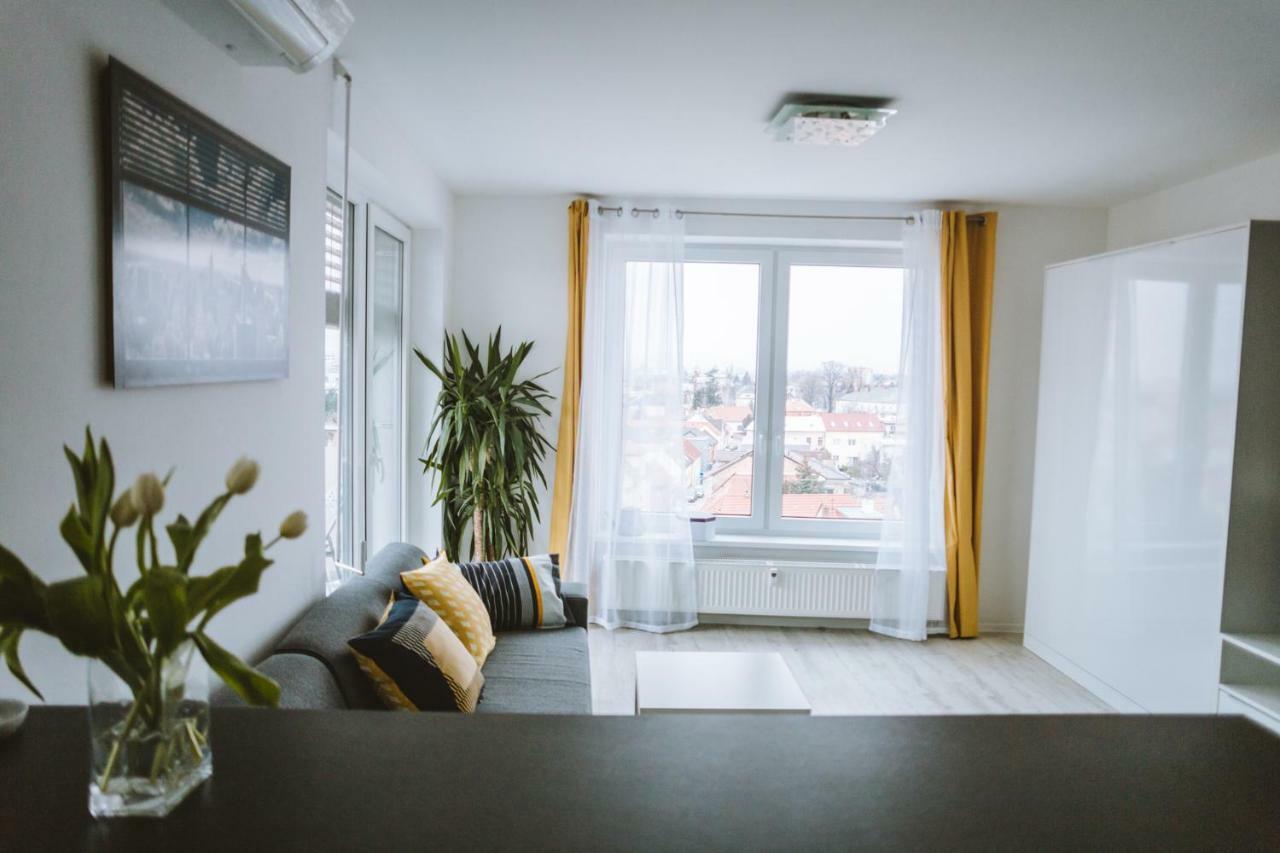 Design Apartment, The City Centre Close To The Health Spa Πιεστάνυ Εξωτερικό φωτογραφία