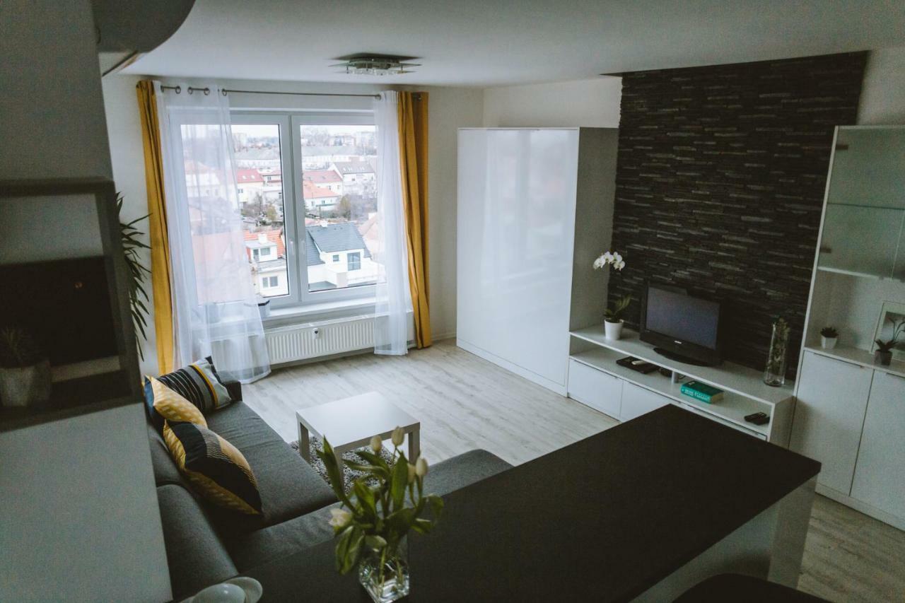 Design Apartment, The City Centre Close To The Health Spa Πιεστάνυ Εξωτερικό φωτογραφία
